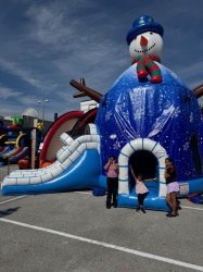 Snowman Igloo combo 23ft H IMG 8551 1764190048 Snowman Igloo combo 23ft H